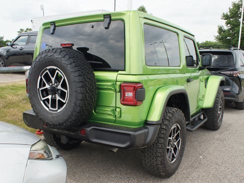 Used 2025 Jeep Wrangler Rubicon AWD/4WD image 4