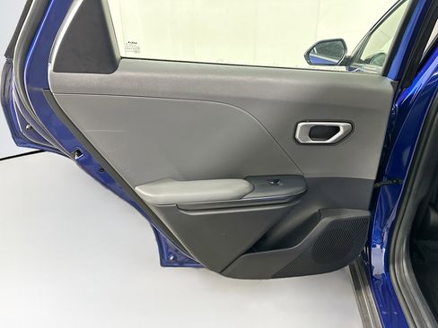 Used 2025 Kia K4 LXS image 25