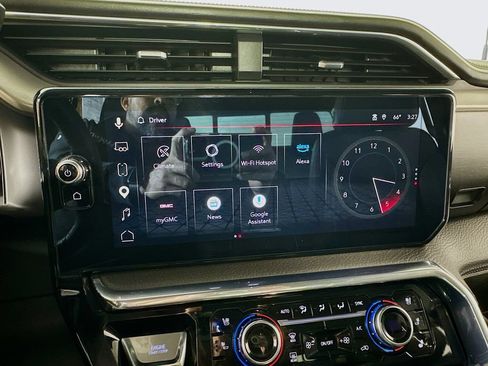 Used 2025 GMC Sierra 3500 Denali w/ Technology Package AWD/4WD image 39