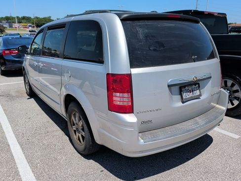 Used 2010 Chrysler Town & Country Touring FWD image 2