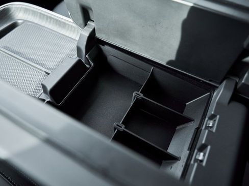 Used 2025 Rivian R1S Adventure image 71