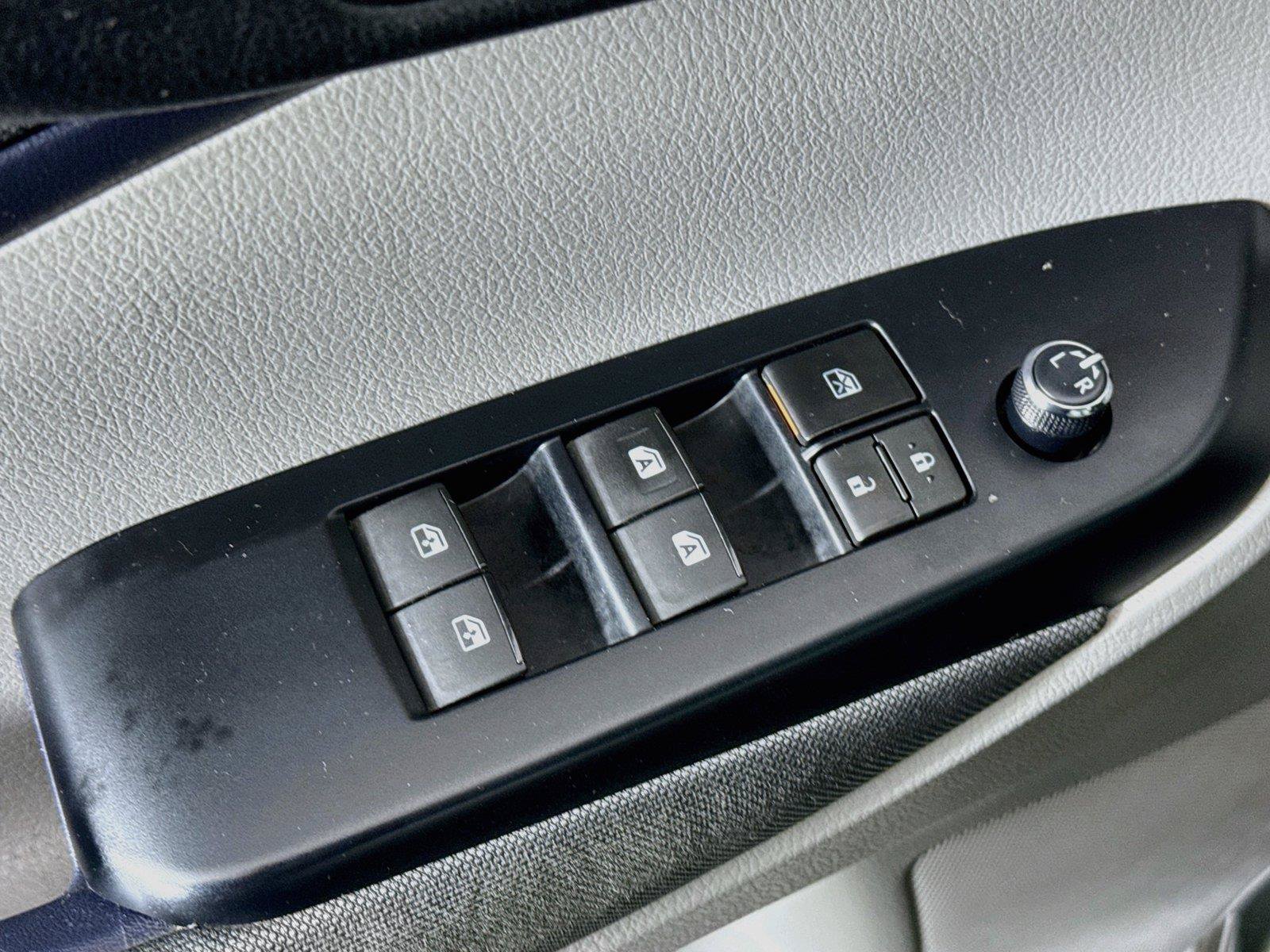 Used 2016 Toyota Highlander LE AWD/4WD image 23