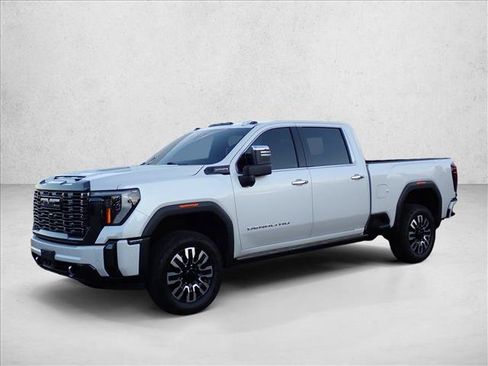 Used 2024 GMC Sierra 2500 Denali Ultimate w/ Max Trailering Package AWD/4WD image 11