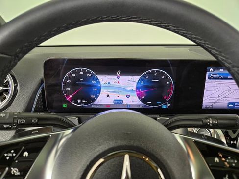 Certified 2025 Mercedes-Benz GLB 250 4MATIC image 28