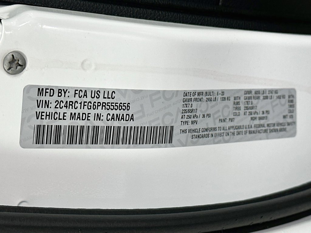 Used 2023 Chrysler Pacifica Touring FWD image 34