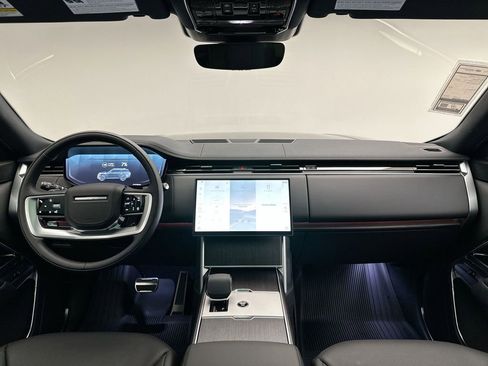 Used 2025 Land Rover Range Rover SE image 7