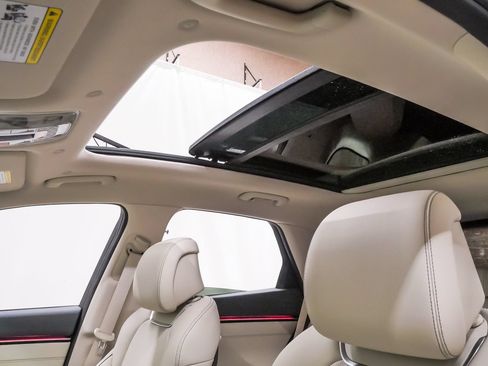 Certified 2026 Genesis GV70 2.5T Advanced AWD/4WD image 10
