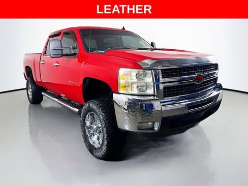 Used 2010 Chevrolet Silverado 2500 LT AWD/4WD image 2