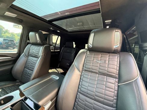 Used 2025 Cadillac Escalade Sport Platinum w/ LPO, ONYX Package AWD/4WD image 35