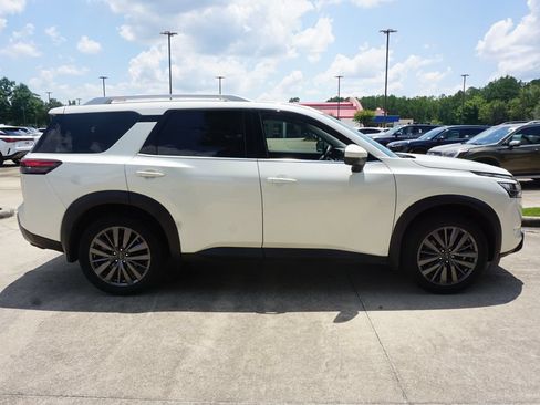 Used 2024 Nissan Pathfinder SL w/ SL Premium Package FWD image 25