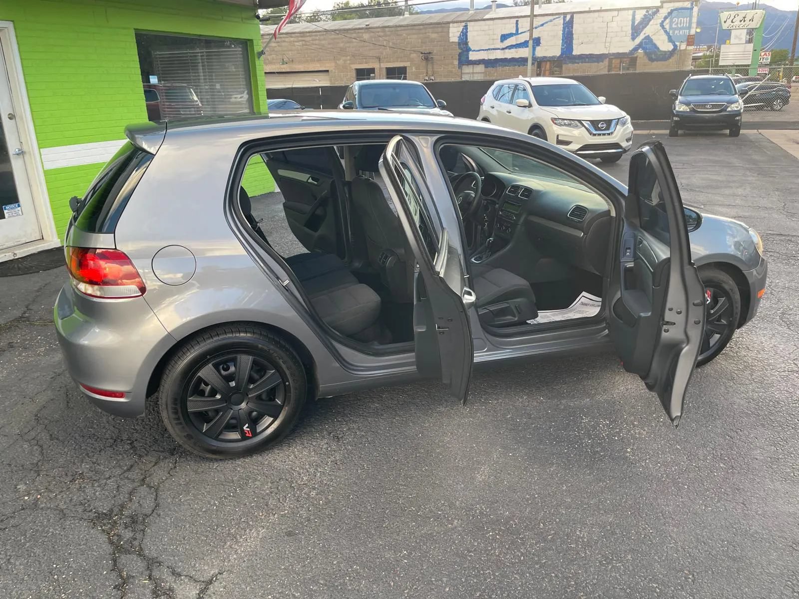 Used 2013 Volkswagen Golf 4-Door FWD image 17