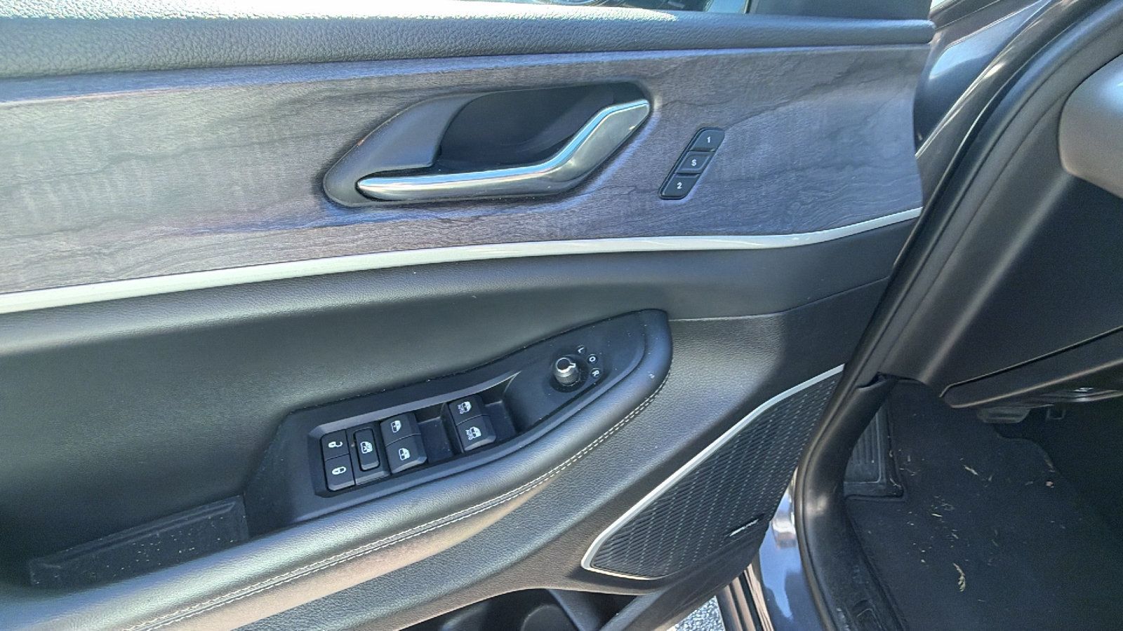 Used 2024 Jeep Grand Cherokee Limited 4xe AWD/4WD image 15