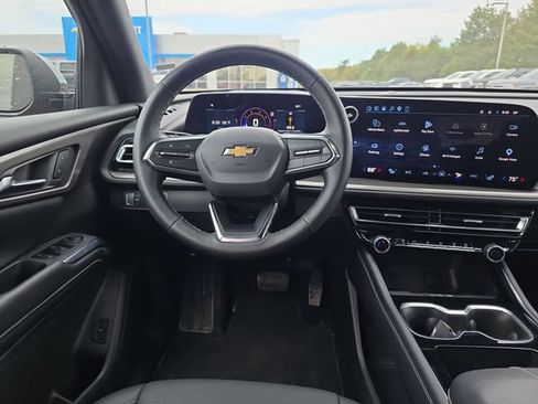 Used 2026 Chevrolet Traverse LT AWD/4WD image 14