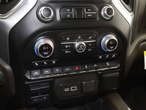 Used 2020 GMC Sierra 1500 SLT w/ SLT Premium Plus Package image 32