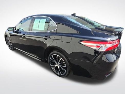 Used 2019 Toyota Camry SE image 5