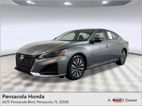 Used 2024 Nissan Altima 2.5 SV FWD image 1