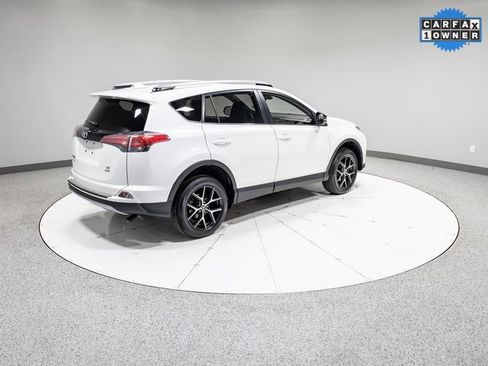 Used 2018 Toyota RAV4 SE image 29
