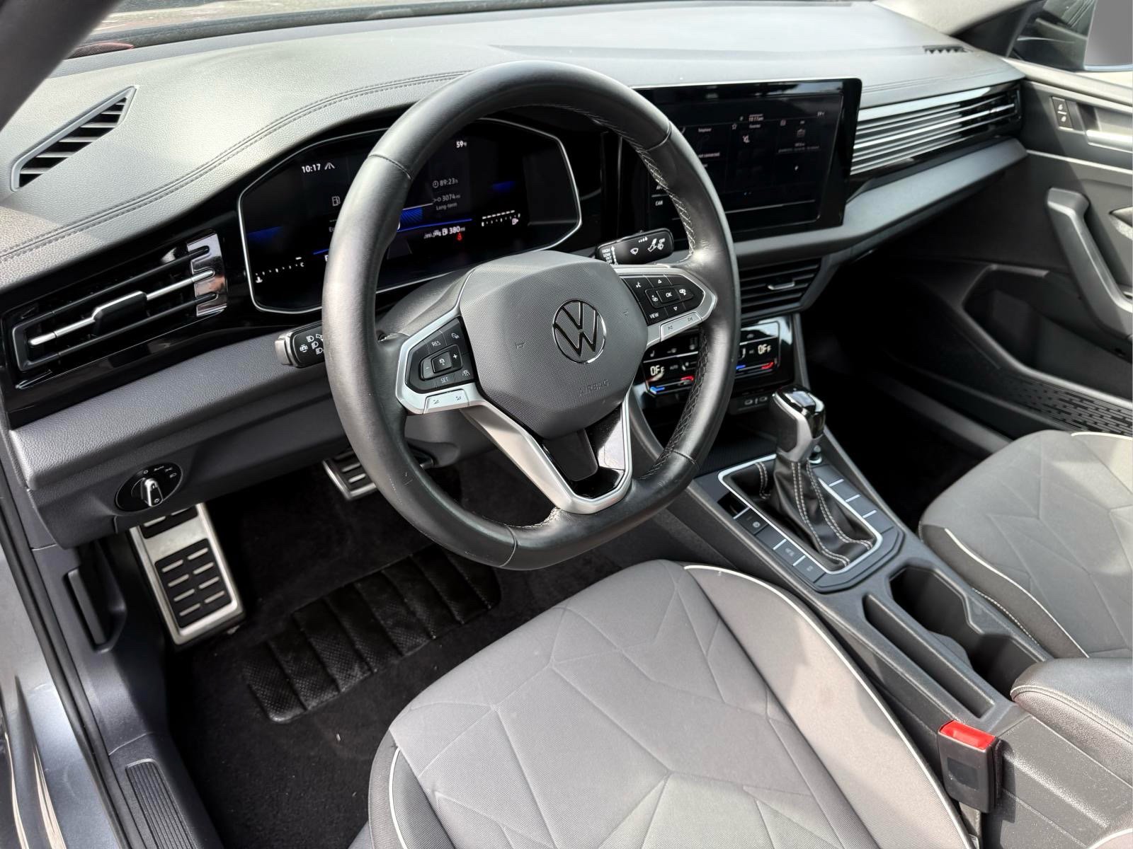 Used 2025 Volkswagen Jetta Sport FWD image 13