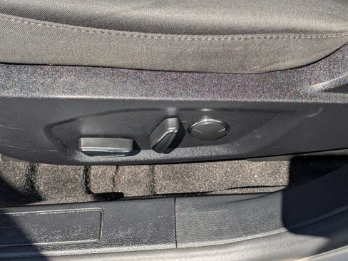 Used 2019 Ford Fusion SE FWD image 18