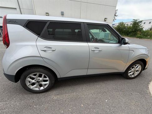 Used 2020 Kia Soul S FWD image 15