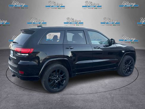 Used 2019 Jeep Grand Cherokee Altitude image 3