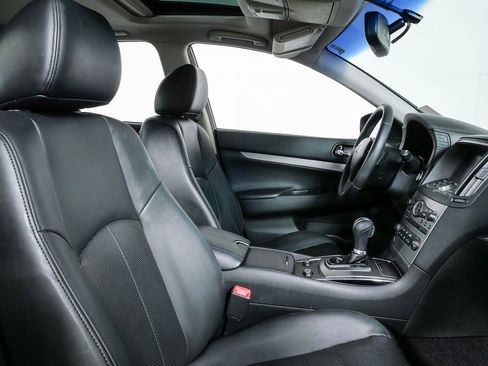 Used 2015 INFINITI Q40 w/ Moonroof Package RWD image 21
