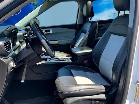 Certified 2022 Ford Explorer XLT w/ Equipment Group 202A image 25