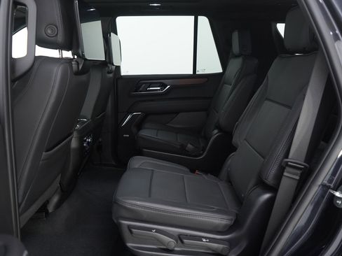 Used 2025 GMC Yukon Denali w/ Denali Reserve Package image 16