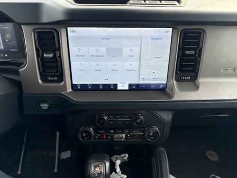 Used 2024 Ford Bronco Outer Banks AWD/4WD image 27