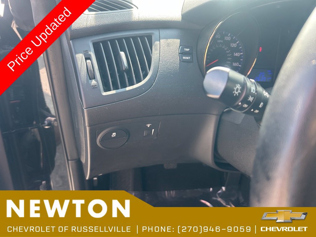 Used 2012 Hyundai Genesis 3.8 RWD image 7