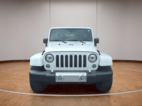 Used 2017 Jeep Wrangler Unlimited Sahara w/ Max Tow Package AWD/4WD image 2