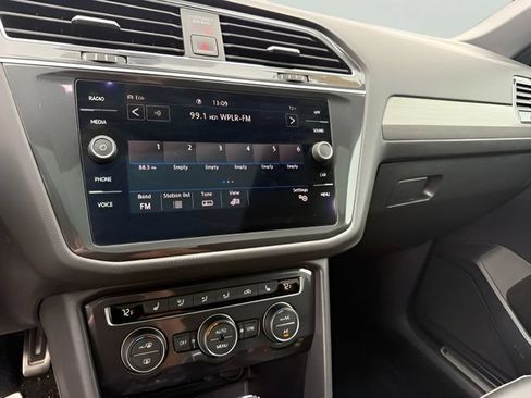 Used 2020 Volkswagen Tiguan SE R-Line AWD/4WD image 17