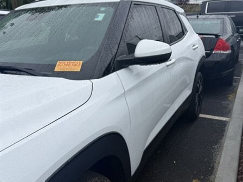 Used 2021 Chevrolet TrailBlazer LT w/ Sun and Liftgate Package AWD/4WD image 2