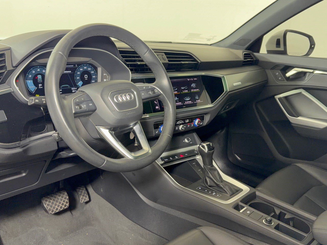 Used 2025 Audi Q3 2.0T Premium AWD/4WD image 4