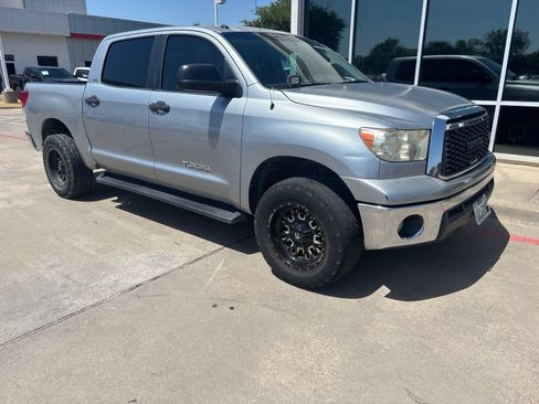 Used 2011 Toyota Tundra 4x4 CrewMax image 3