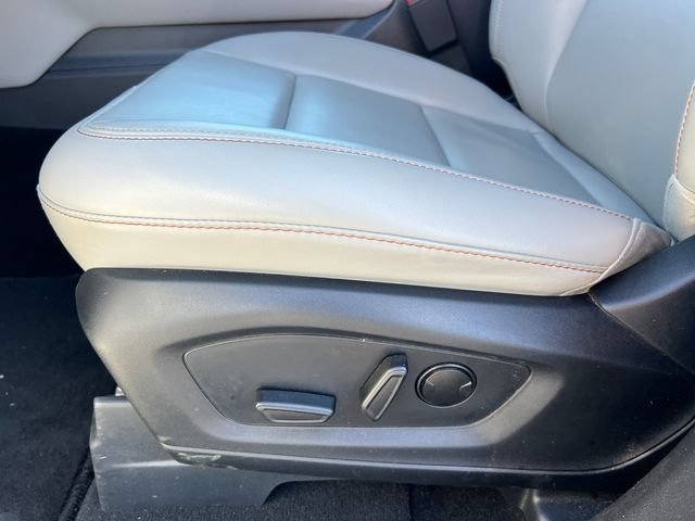 Used 2025 Ford Explorer Active w/ Active Comfort Package AWD/4WD image 14