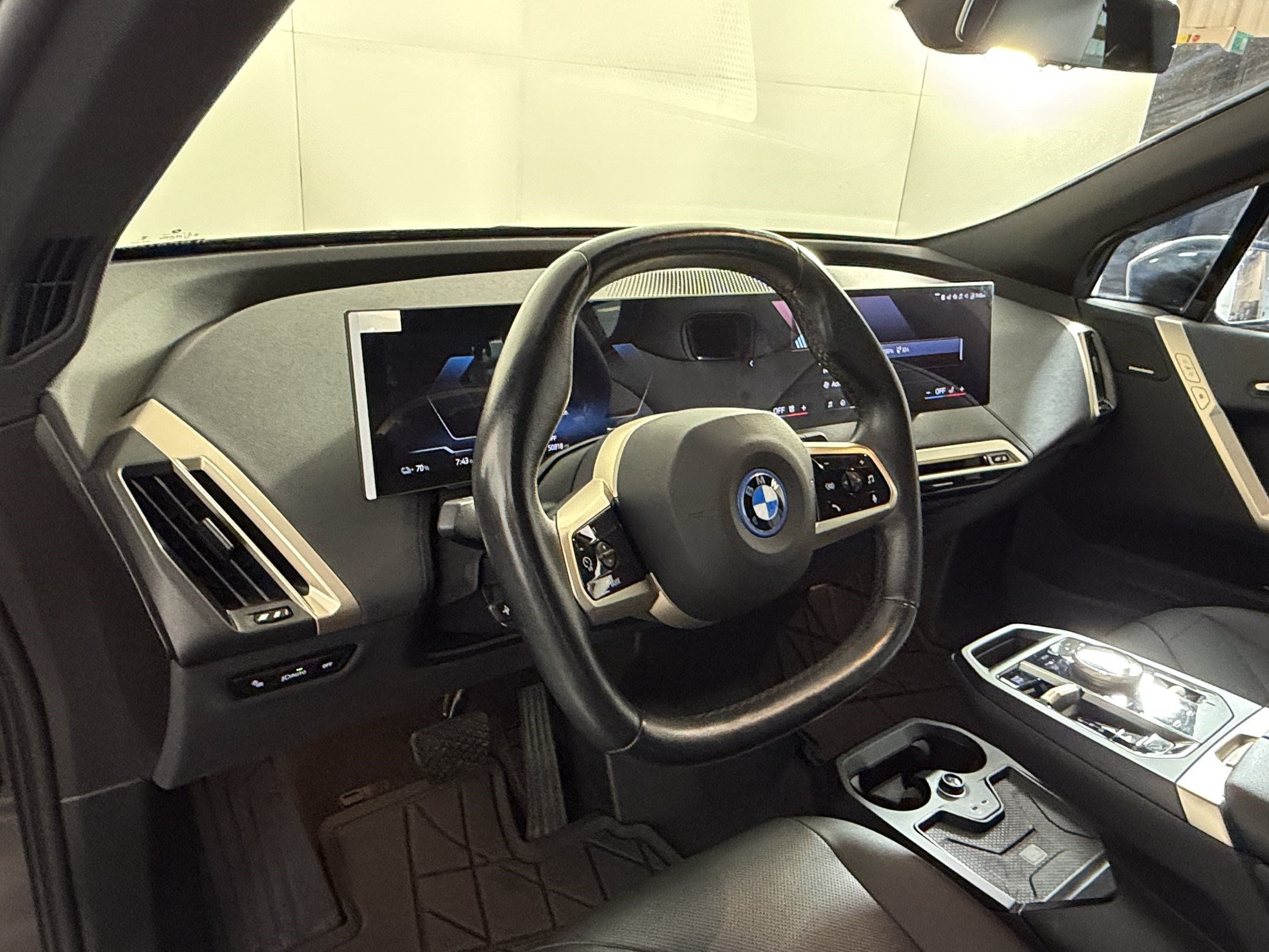 Certified 2024 BMW iX xDrive50 w/ Convenience Package AWD/4WD image 4