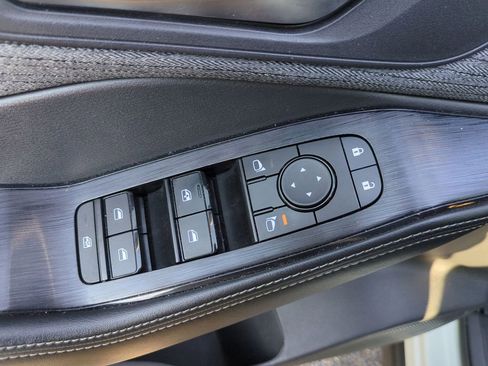 Used 2023 Nissan Rogue SV image 22