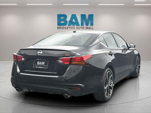 Used 2023 Nissan Altima 2.5 SR FWD image 5