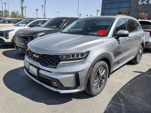 Used 2023 Kia Sorento EX w/ Panoramic Sunroof Package FWD image 2