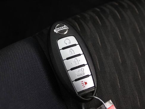 Used 2018 Nissan Rogue SV image 29