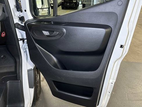 Used 2025 Mercedes-Benz Sprinter 2500 image 10