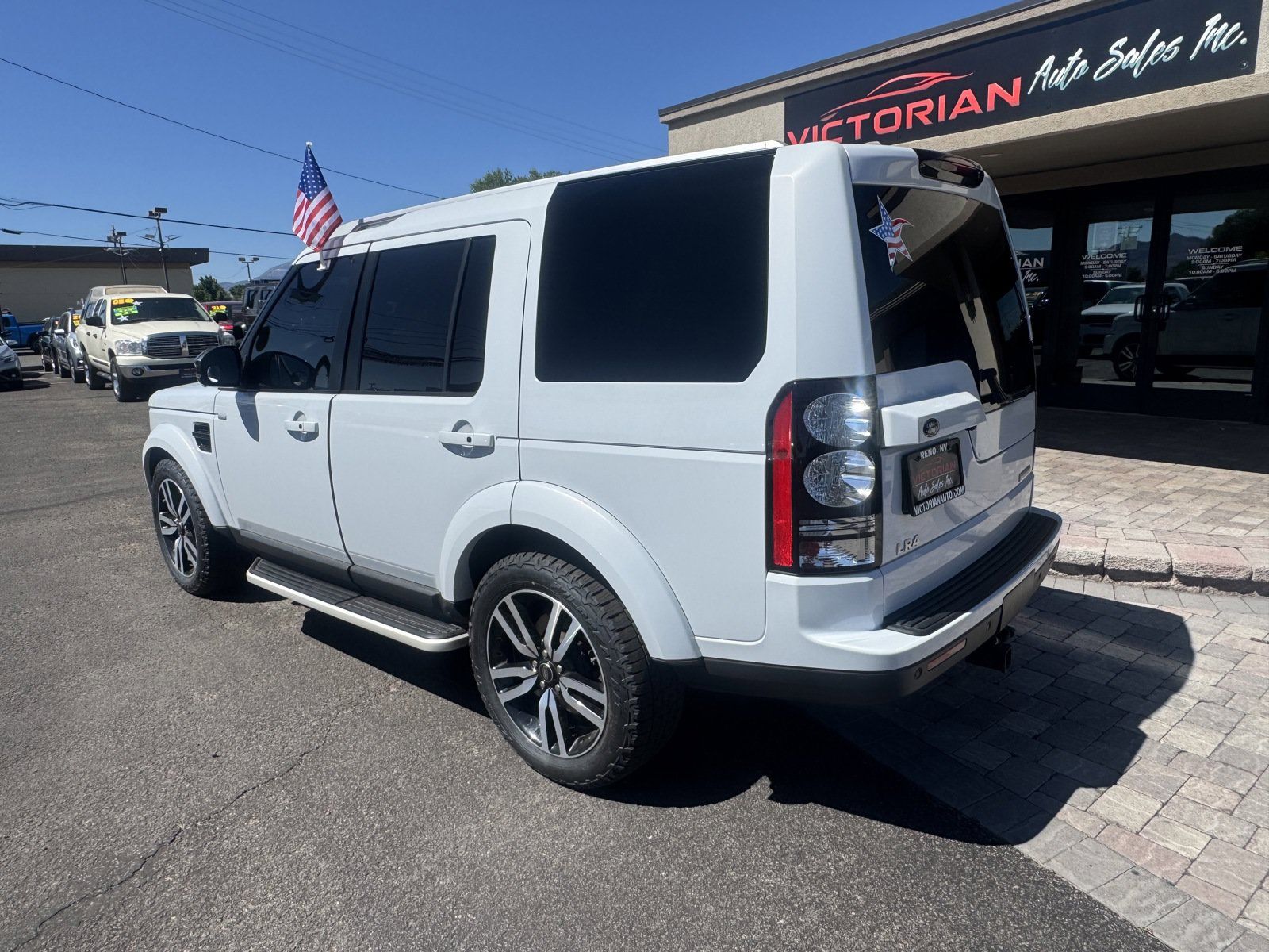 Used 2016 Land Rover LR4 HSE LUX AWD/4WD image 3
