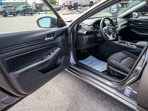 Used 2024 Nissan Altima 2.5 SV FWD image 46