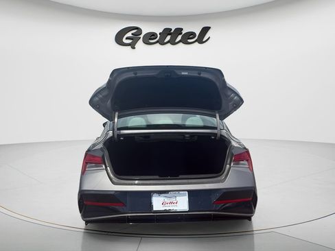 Used 2025 Hyundai Elantra Limited FWD image 9