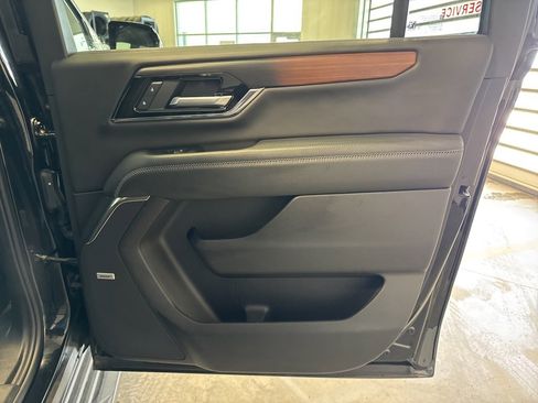 Used 2025 GMC Yukon XL Denali image 32