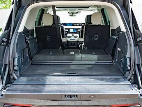 Used 2025 Lincoln Navigator Reserve AWD/4WD image 21