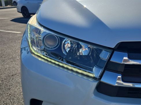 Used 2018 Toyota Highlander Limited image 7
