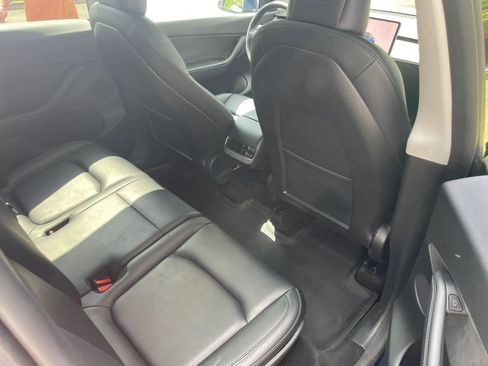 Used 2022 Tesla Model Y Long Range AWD/4WD image 13