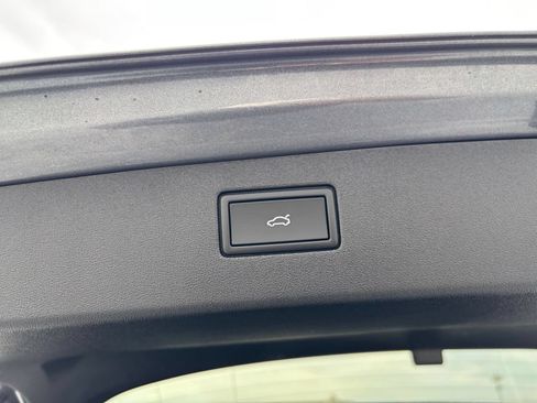 Used 2026 Volkswagen Tiguan SE FWD image 23